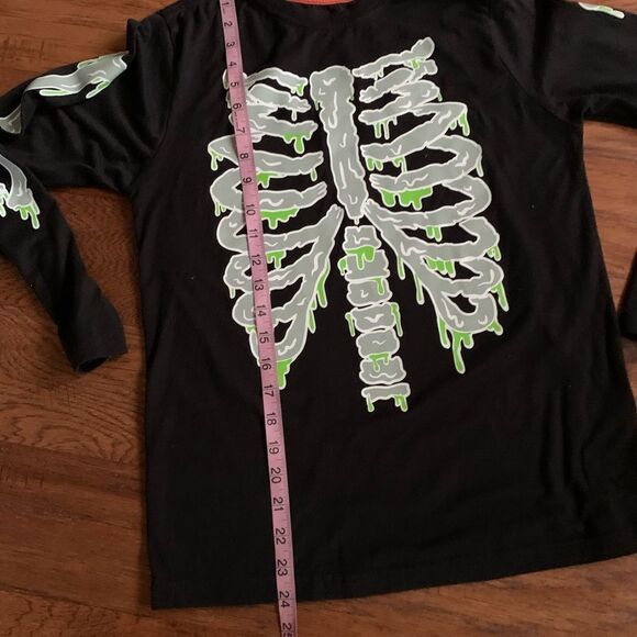 Set of 2 Halloween Glow In The Dark T Shirts - Picture 11 of 12
